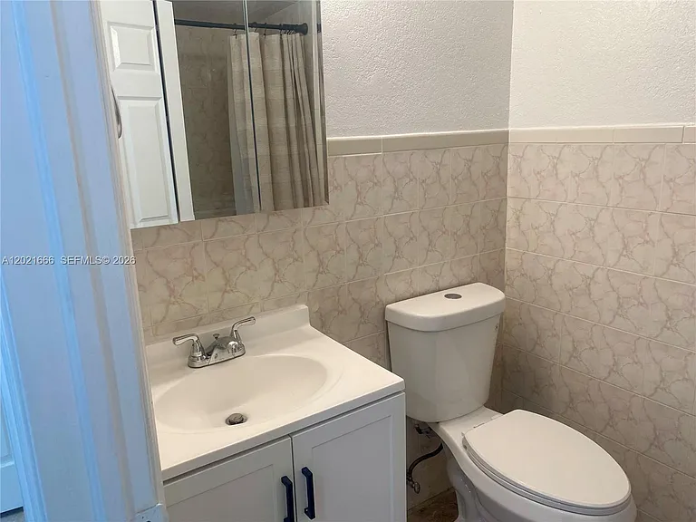 1112 N 61st Ter #B — Photo 7