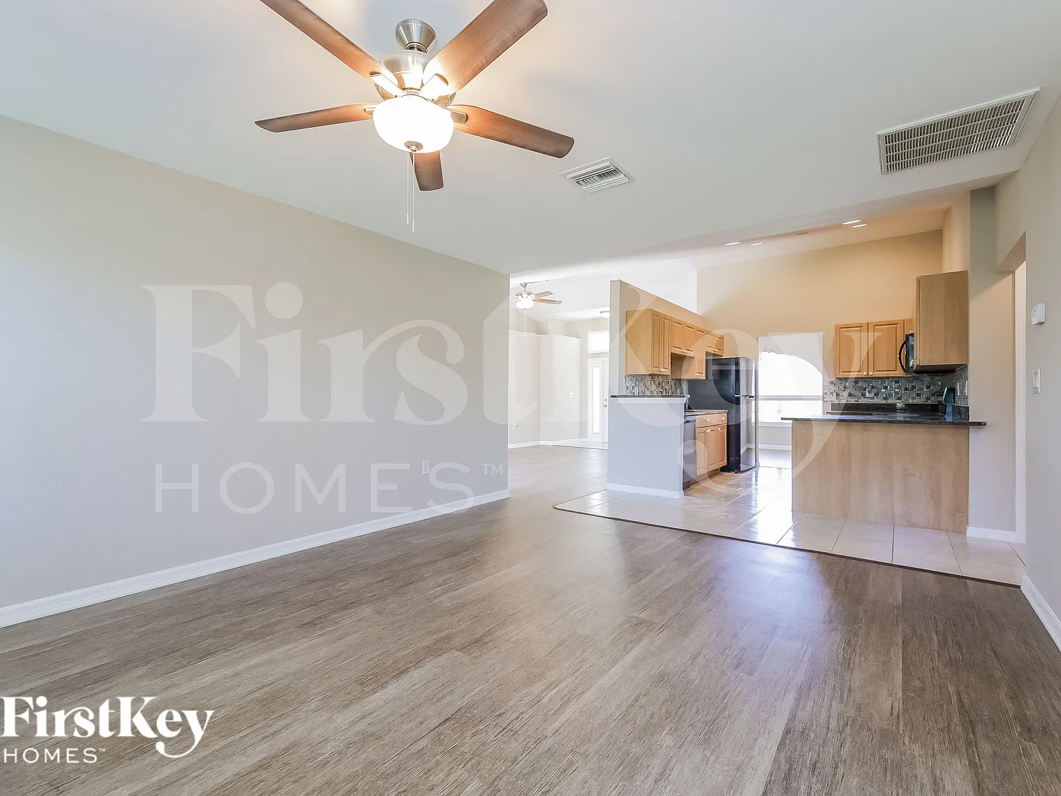 3 bed, 2.0 bath, 1561 sqft, $2,040 — Photo 4