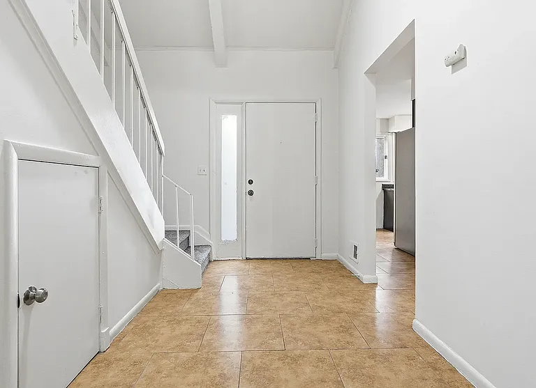 307 Cutty Ct — Photo 6