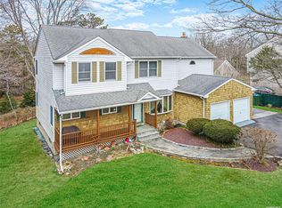 425 Peconic St, Ronkonkoma, NY 11779