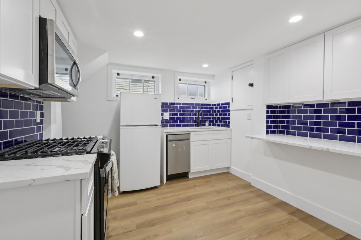 Parker St-S1007-052.jpg
