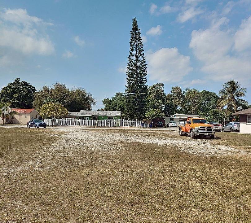 1st image of 5908 SW 27th St