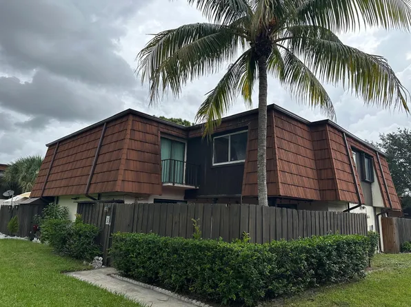 2100 WHITE PINE Circle #D, Greenacres, FL 33415