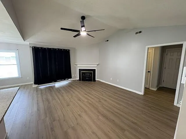129 W Victoria Ct #E — Photo 3