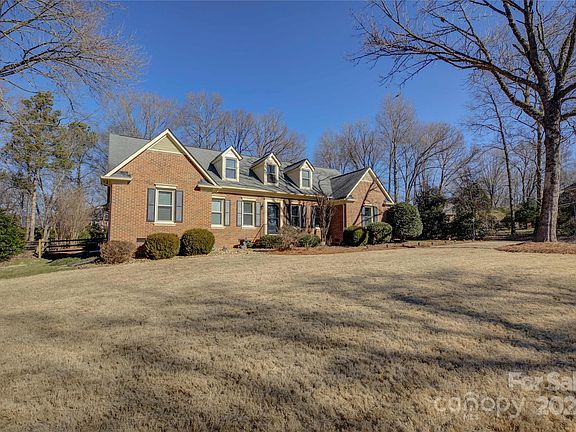 2nd image of 4414 Wyman Ln