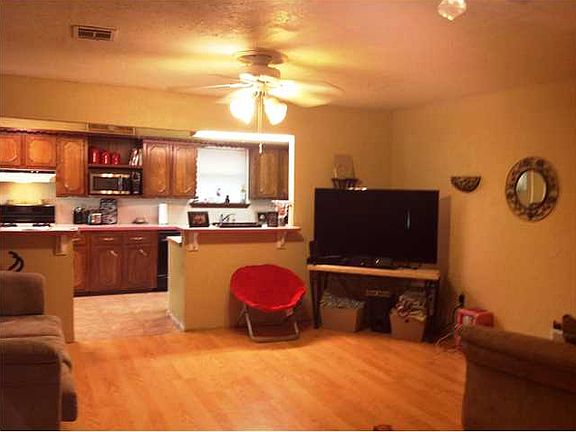5th image of 712 Harmon Cir