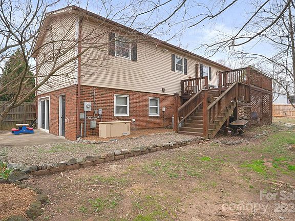 4th image of 137 Dawnwood Ln