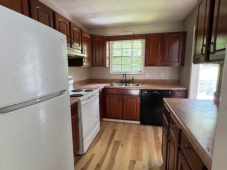 6608 Ellesmere Dr — Photo 4