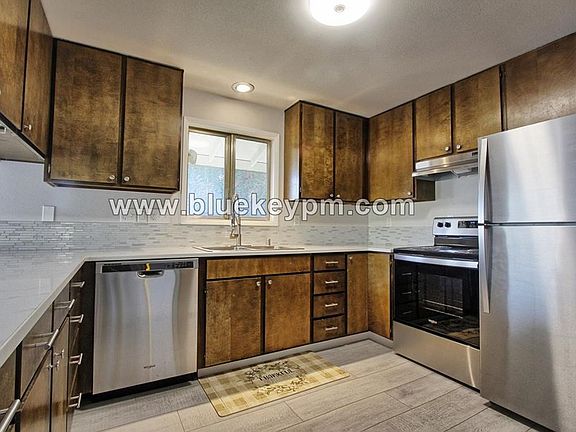 5th image of 10105 NW 11th Ave