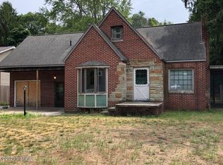 681 W Hile Rd, Norton Shores, MI 49441