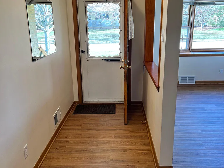 724 Pleasant St — Photo 20