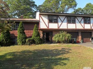 15 South St, Selden, NY 11784