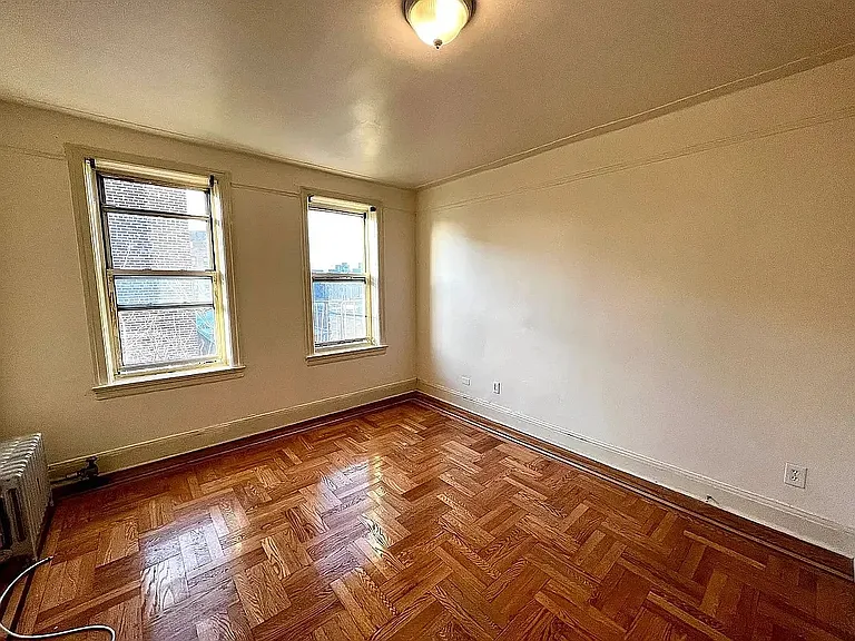 28-46 34th St #4B — Photo 1