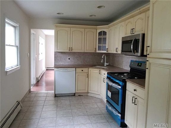 4th image of 561 Beech St