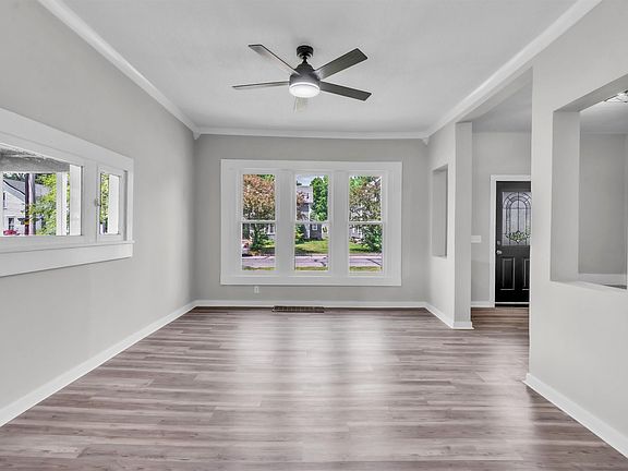4th image of 706 Richmond St