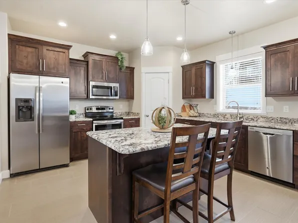 522 N 800 E, Hyde Park, UT 84318
