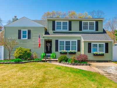 120 Gladstone Avenue, West Islip, NY, 11795