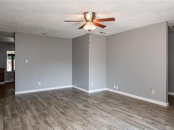 5th image of 226 Angela Dr