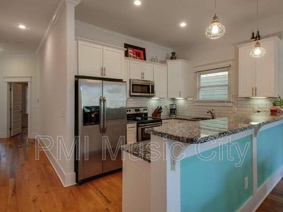 5th image of 1329A Meridian St