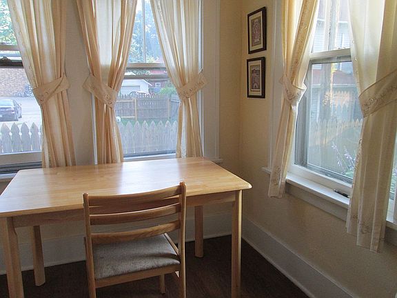 1st fl. South breakfast nook