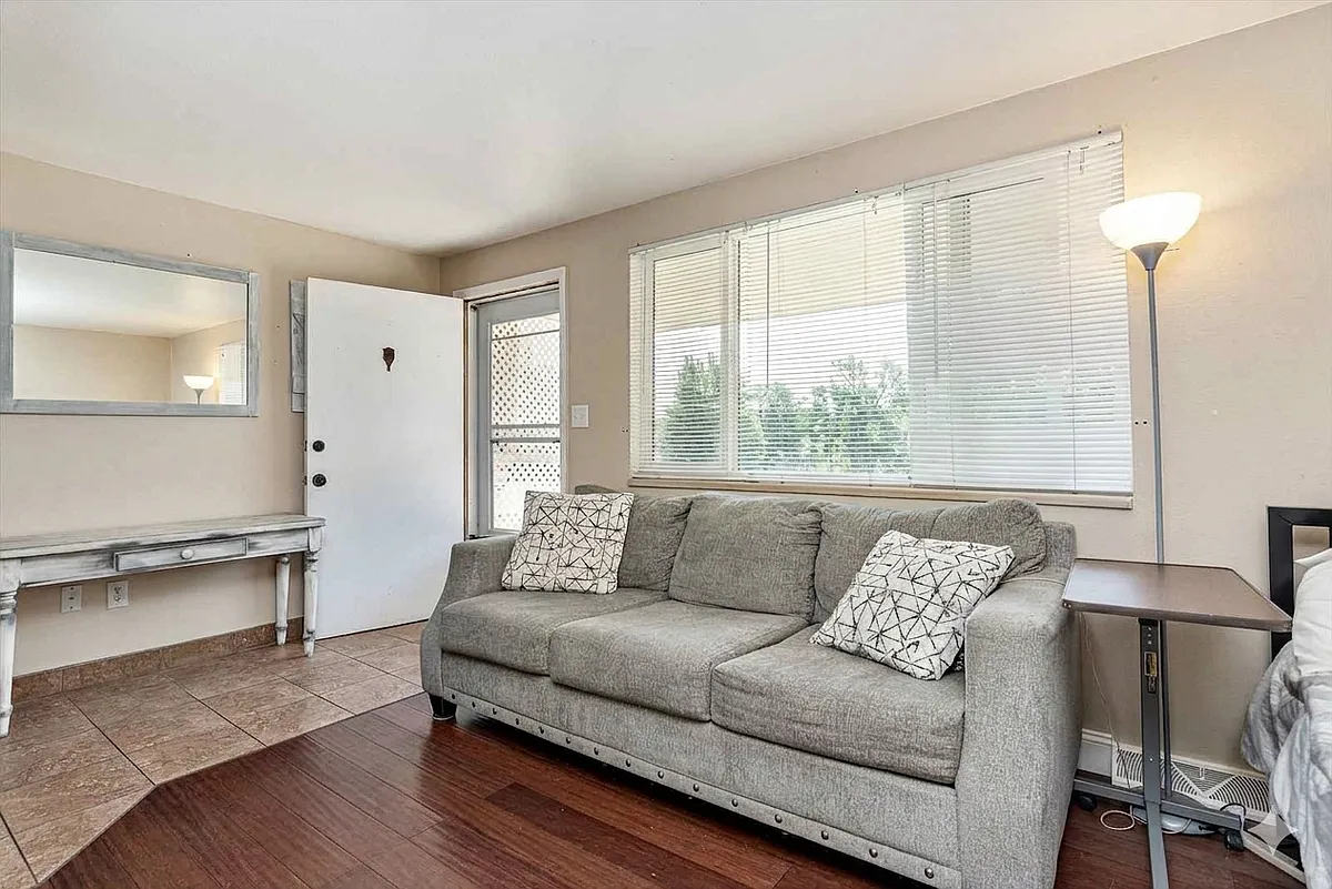 Living Rm - 10423 W 12th Ave