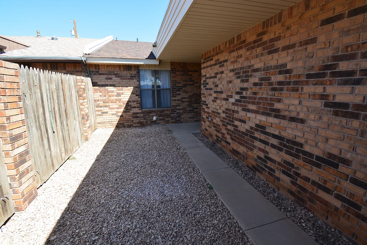 Building Photo - 632 E Aspen St