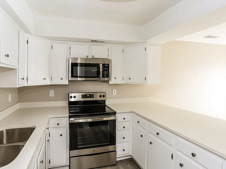 3125 Windbluff Dr — Photo 9
