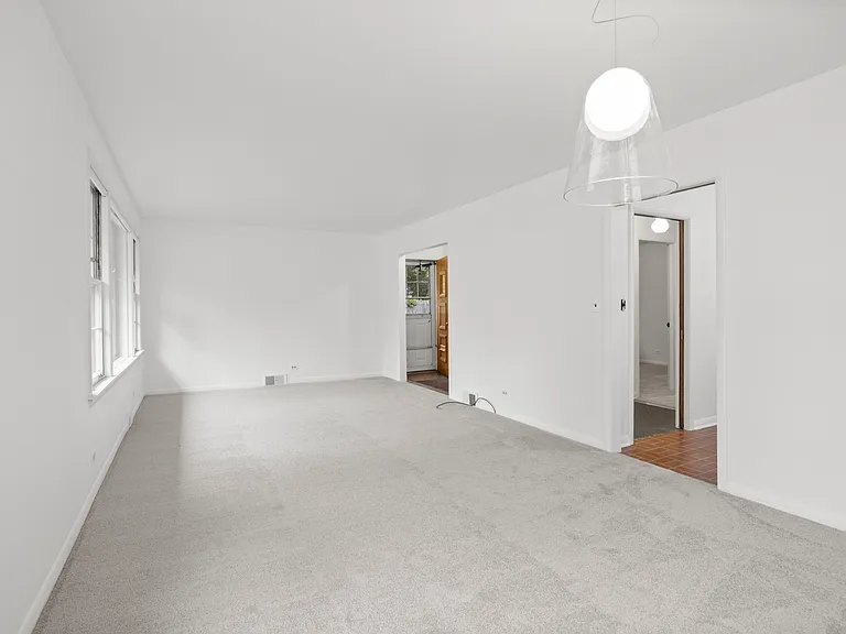 934 Yale St — Photo 4