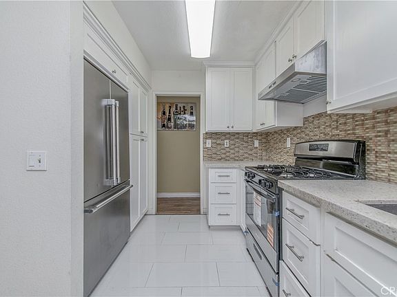 4th image of 3790 Oakhurst St