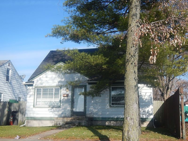 2nd image of 178 Suburban St
