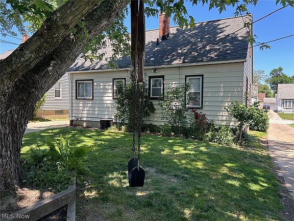 2nd image of 12422 Shady Oak Blvd