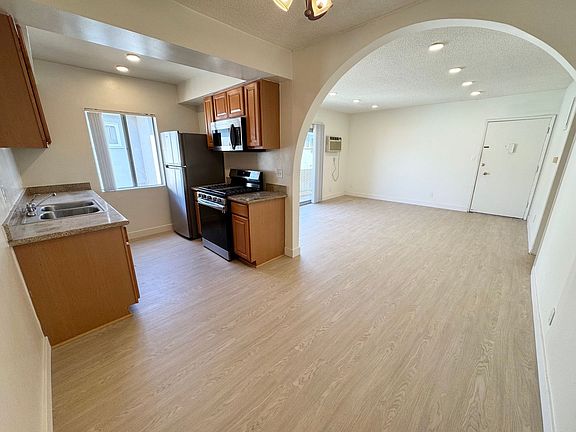 5th image of 3545 Keystone Ave APT 5