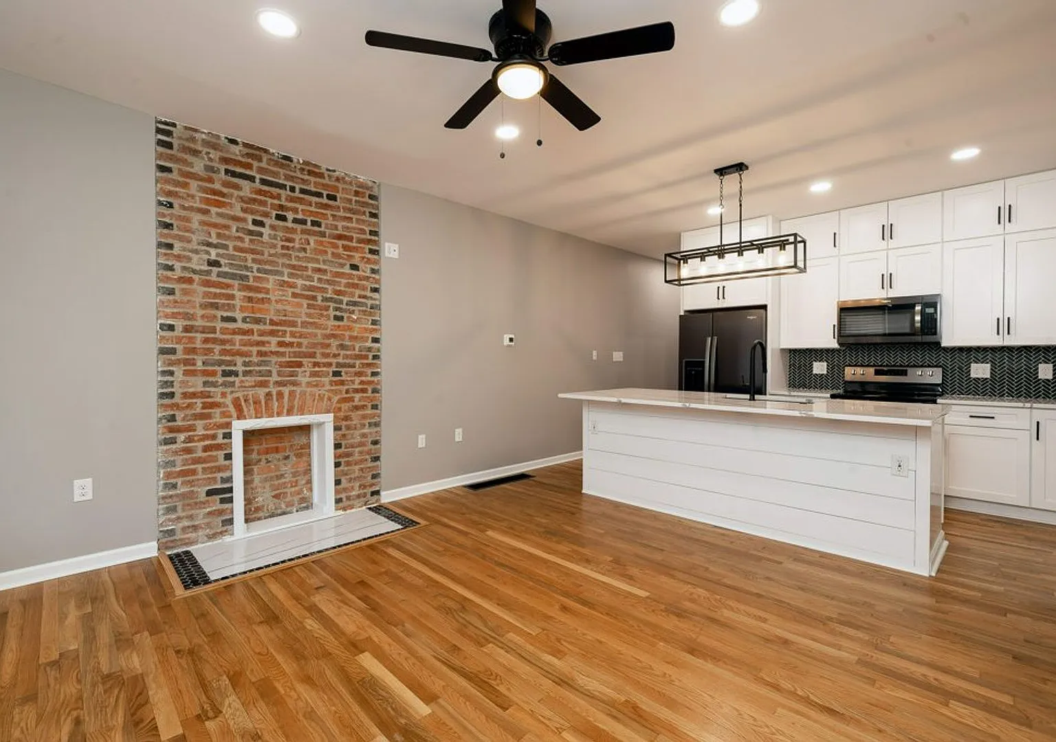 Summit St 1659-1661 MLR — Photo 2