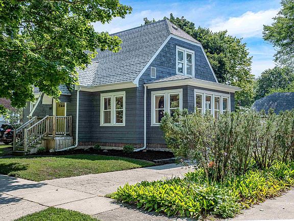 3rd image of 810 Mill St