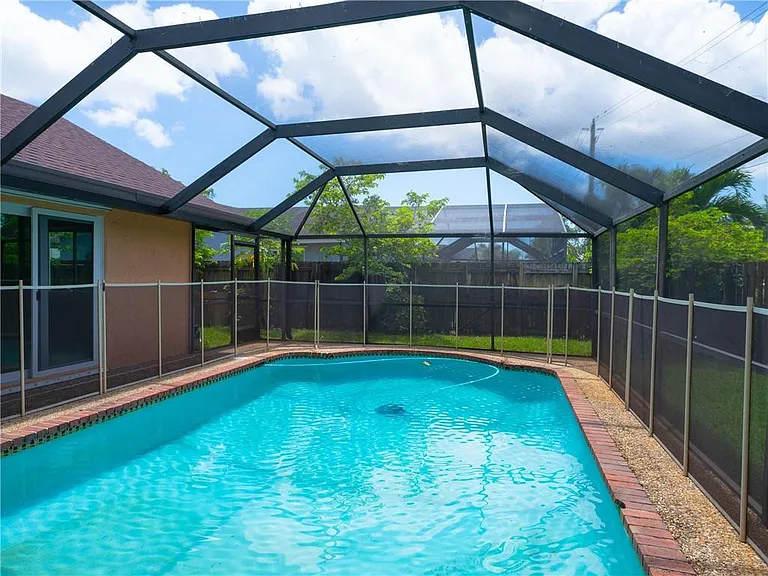 5332 NW 29th Ct — Photo 36