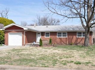 8326 E Rose Ln, Wichita, KS 67207