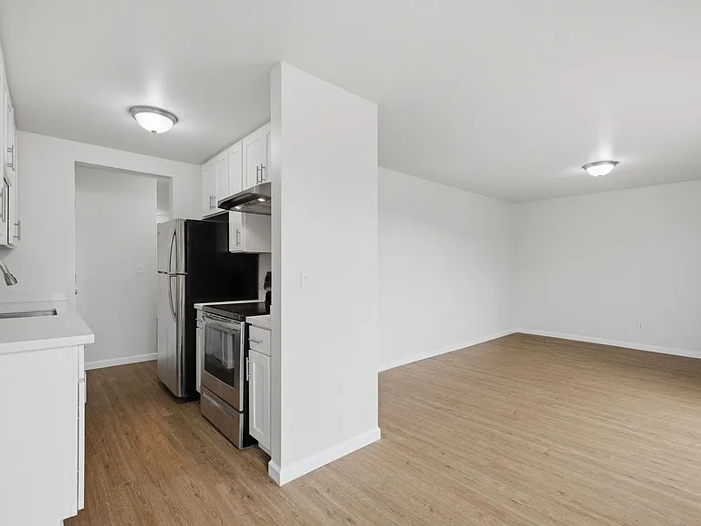 Green Acres Apartments — Photo 10