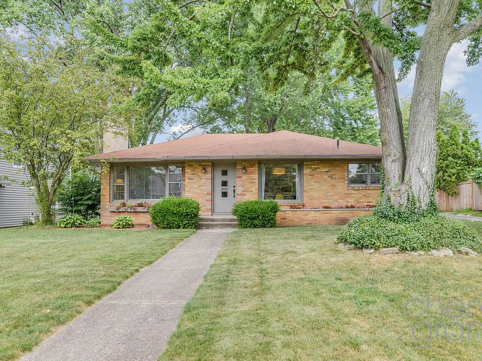 1st image of 2905 Lake Dr SE