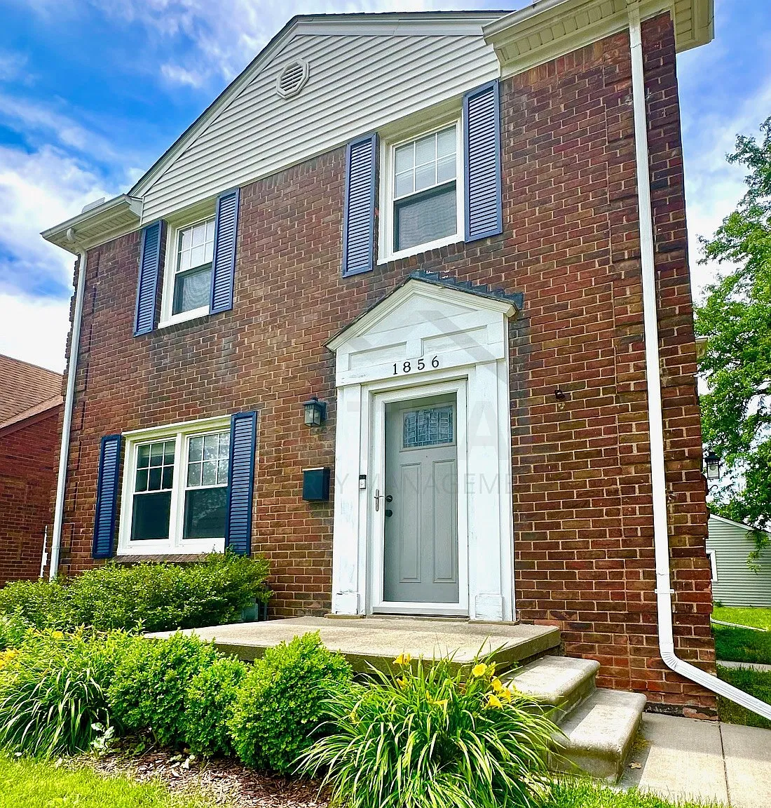 3 bed, 2.0 bath, 1350 sqft, $2,250 — Photo 1