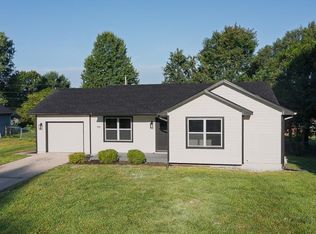 1182 Greenwood Park, Tonganoxie, KS 66086
