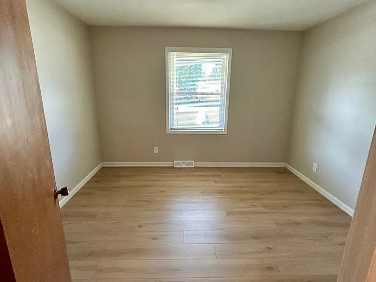 Front bedroom approx 11x11