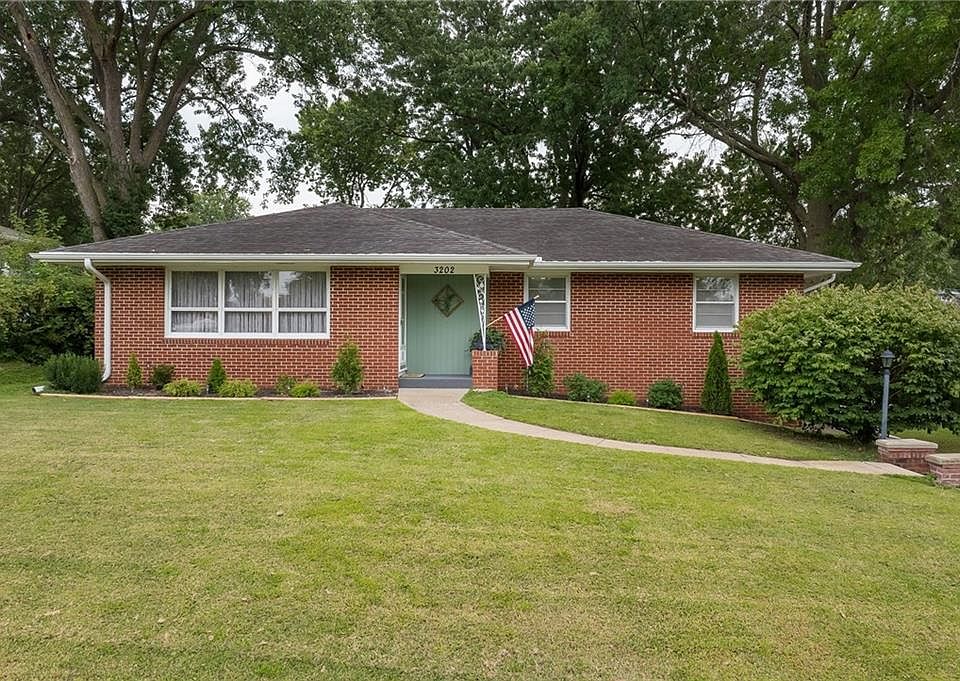 1st image of 3202 Floral Ave