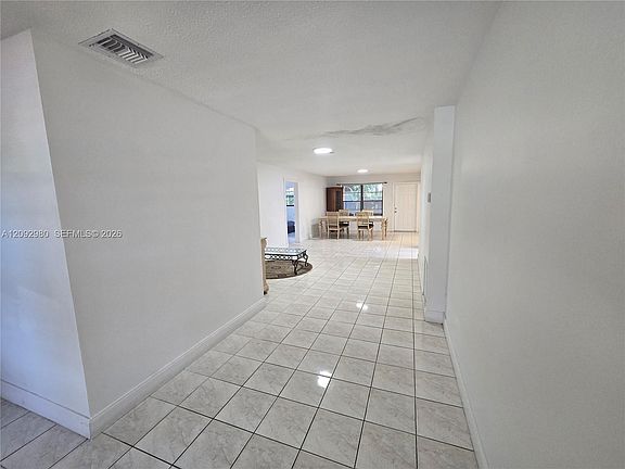 5th image of 212 SW 2nd Ave
