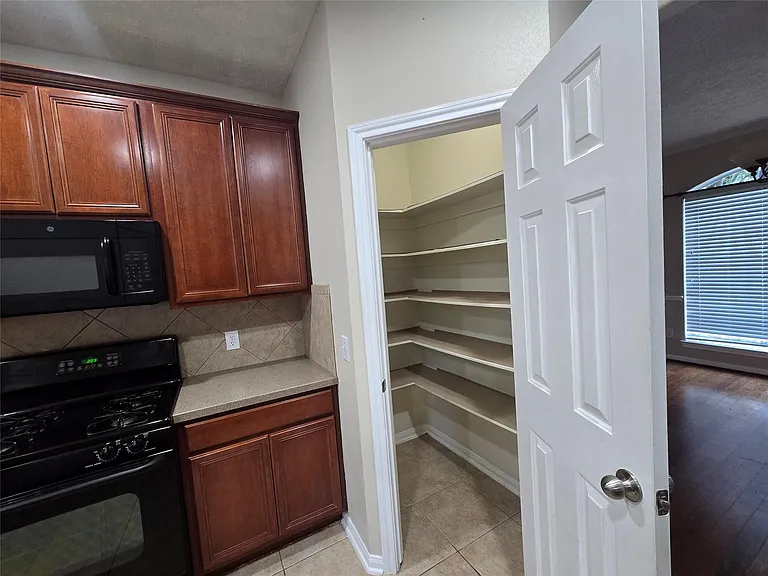 12331 Natchez Park Ln — Photo 8