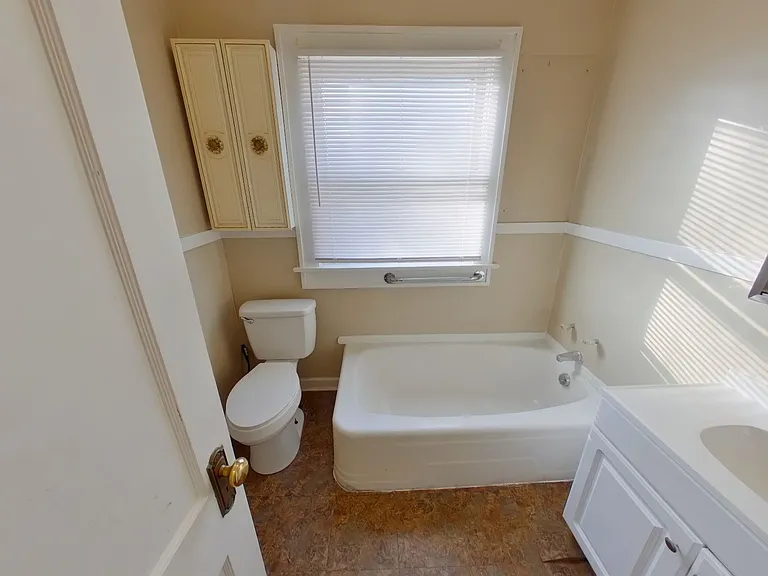 207 S Erie Ave — Photo 10