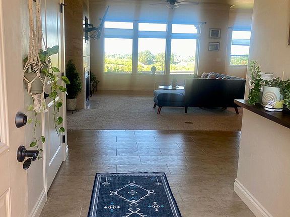 3rd image of 4632 Cowlitz Blvd
