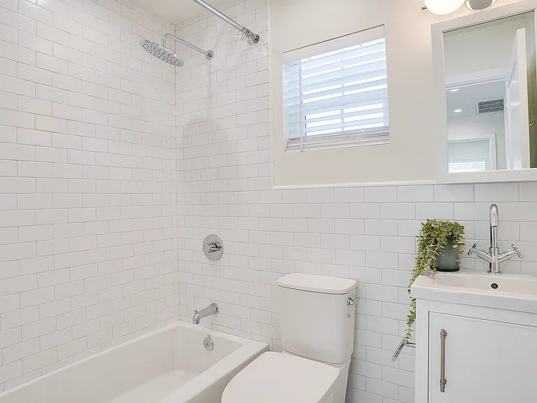 3938 S Victoria Ave — Photo 26