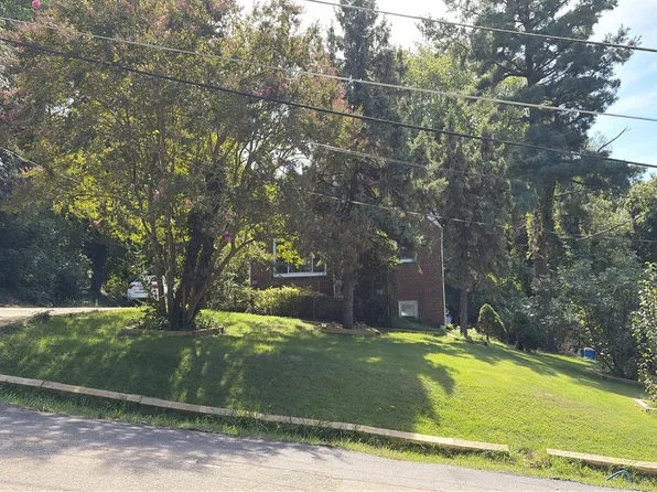 17 Balmoral Dr E, Oxon Hill, MD 20745