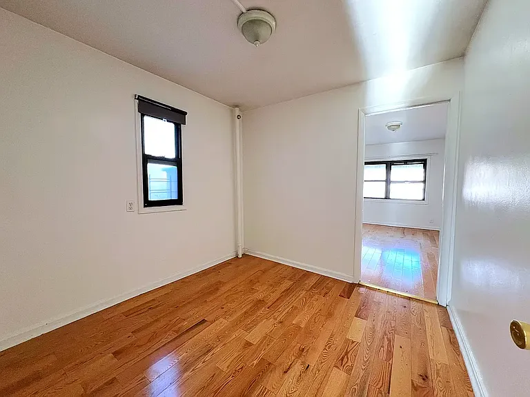 296 15th St #2L — Photo 6