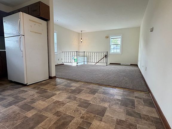 4th image of 1103 Stratford St